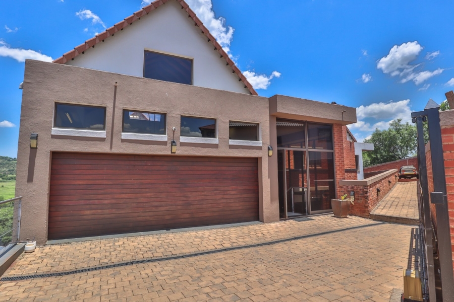 5 Bedroom Property for Sale in Xanadu North West